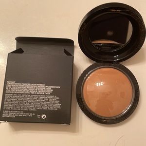New/never used MAC mineralize skinfinish natural powder in Medium deep.